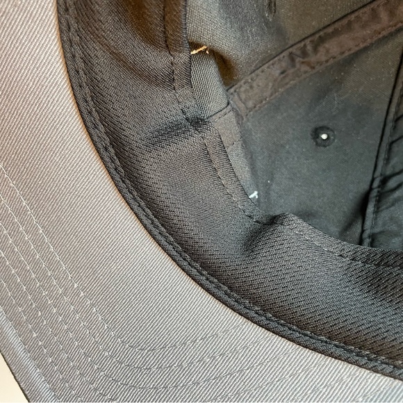 Adidas climate black three stripe life hat. - Picture 4 of 7